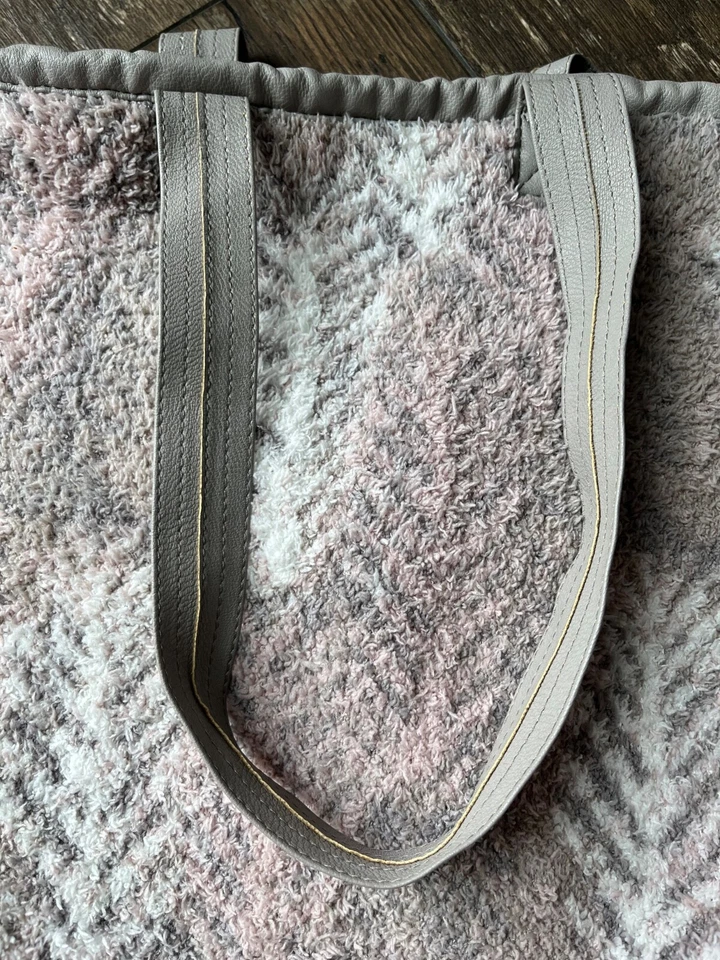 Barefoot Dreams CozyChic Tote Hand Bag Pewter Featherlight Model BDHCC1975 Foto 2 de 4