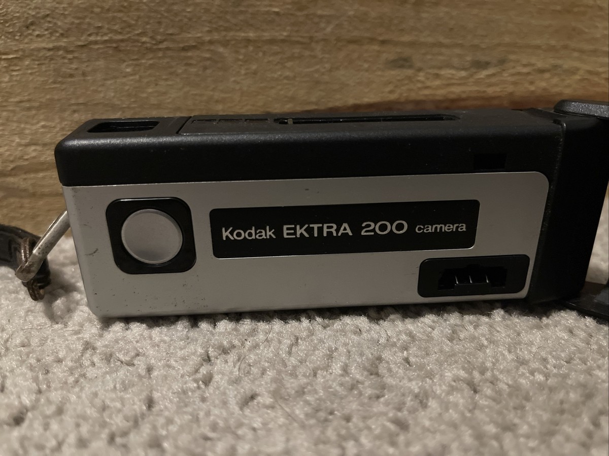 VINTAGE KODAK EKTRA 200 CAMERA