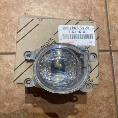 TOYOTA YARIS AYGO AURIS VERSO CHR AVENSIS FRONT FOG LIGHT LEFT N/S 81221-02190