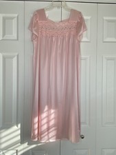 Women's Vintage Vanity Fair Nightgown Knee Length Lace Embroidered Roses Sz Med