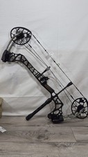 Mathews Triax Compound Bow right hand 70lb 28” draw