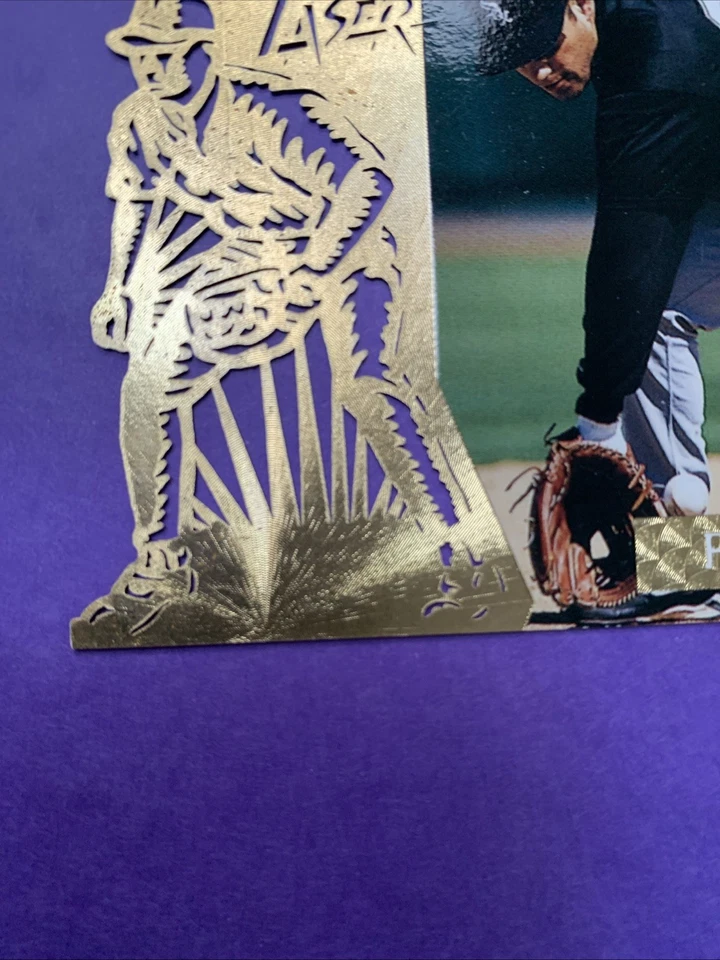 1996 Topps Laser - Robin Ventura #32 Chicago White Sox - Image 3 of 4