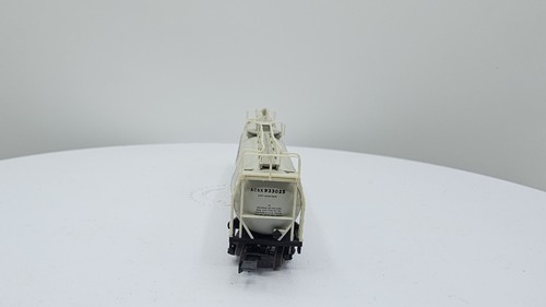 *READ Atlas N Scale 33,000 Gallon Tank Car Union Texas Petroleum ACSX 933015 - Picture 5 of 14
