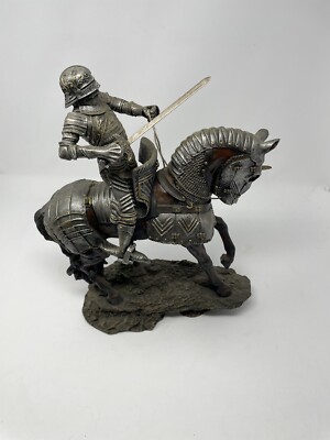 Design Toscano Knights of Blenheim Palace: Silver Knight Sculpture