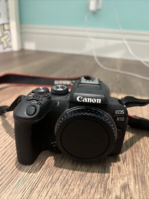 Canon EOS R10 Body Mirrorless Camera With 2 Batteries And Charger