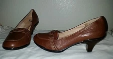 Cute Brown SOFFT Size 8 M Heel  Shoes Medium Heel Pump