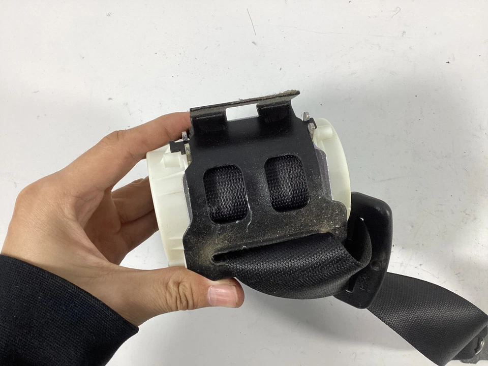 BMW 528I XDRIVE 2009-2013 cinturón de seguridad trasero derecho del lado del pasajero 33061258B OEM. Foto 4 de 4