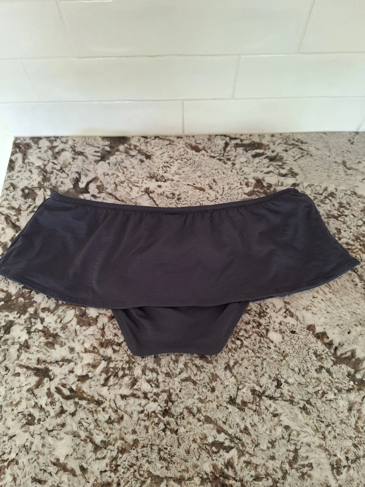 Parte inferior de bikini Betsey Johnson natación grande gris encaje plegable Foto 2 de 4