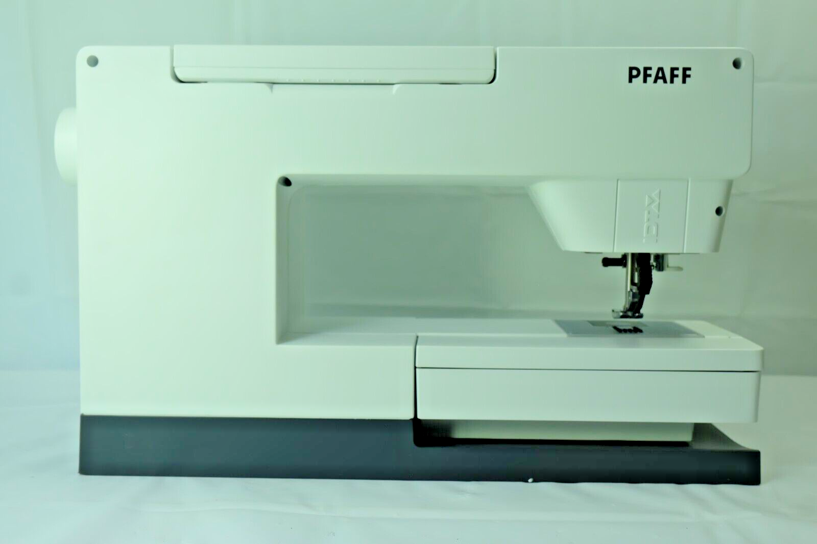 PFAFF Creative Vision 5.0 Computerized Sewing Embroidery Machine