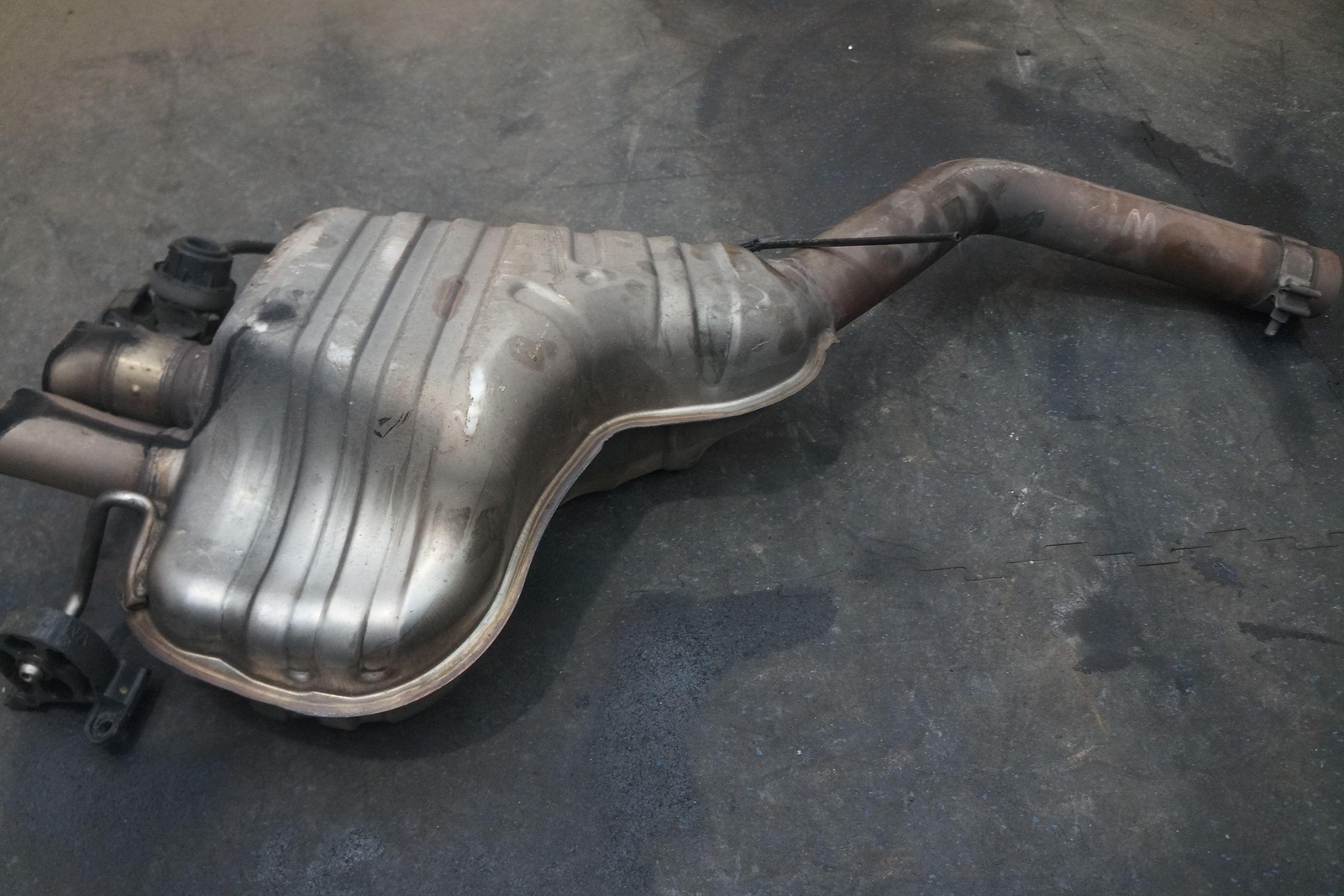Rear Left Exhaust Muffler Tail Pipe 3E3253609AB Bentley Continental GTC 2016 GT