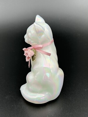 Vintage Fenton Cat Kitten Figurine With Flower Collar White