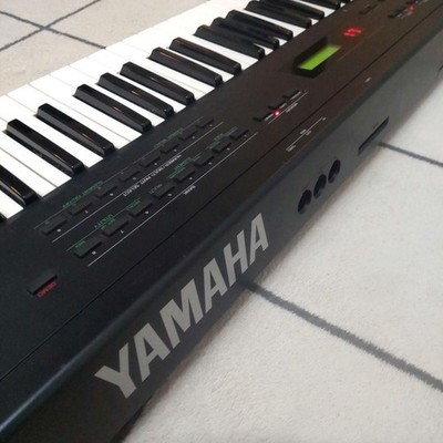 YAMAHA SY22 Synthesizer Keyboard 61 Keys Music equipment Operation