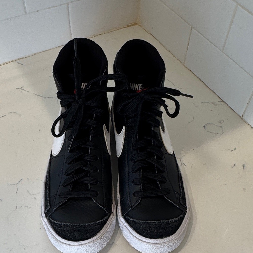 Nike Blazer Mid ‘77 GS Youth Black/White Shoes Size 6Y (DA4086-002)