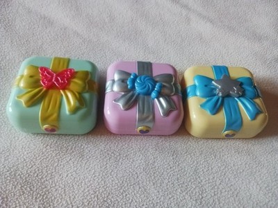 Polly Pocket lot of 3 Present w Bow Compacts.   C1