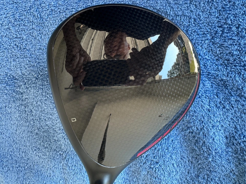 2025 Wilson DynaPower Carbon Driver, 10.5*, (RH) Driver Head Only w/headcover - Image 2 of 4