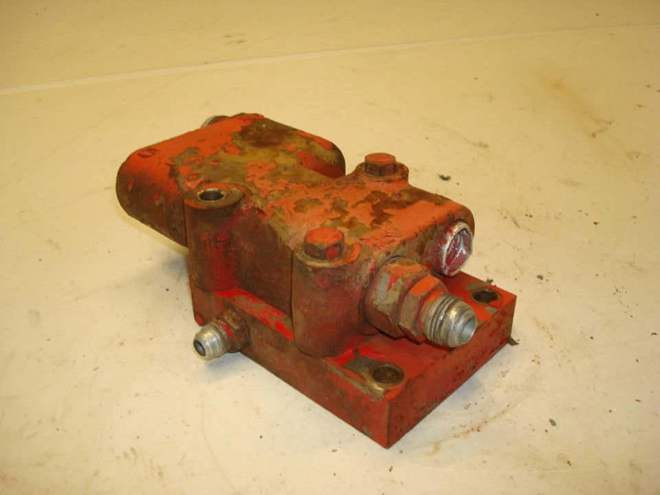1964 International IH Farmall 504 RC Tractor Hydraulic Control Valve - Image 2 of 4