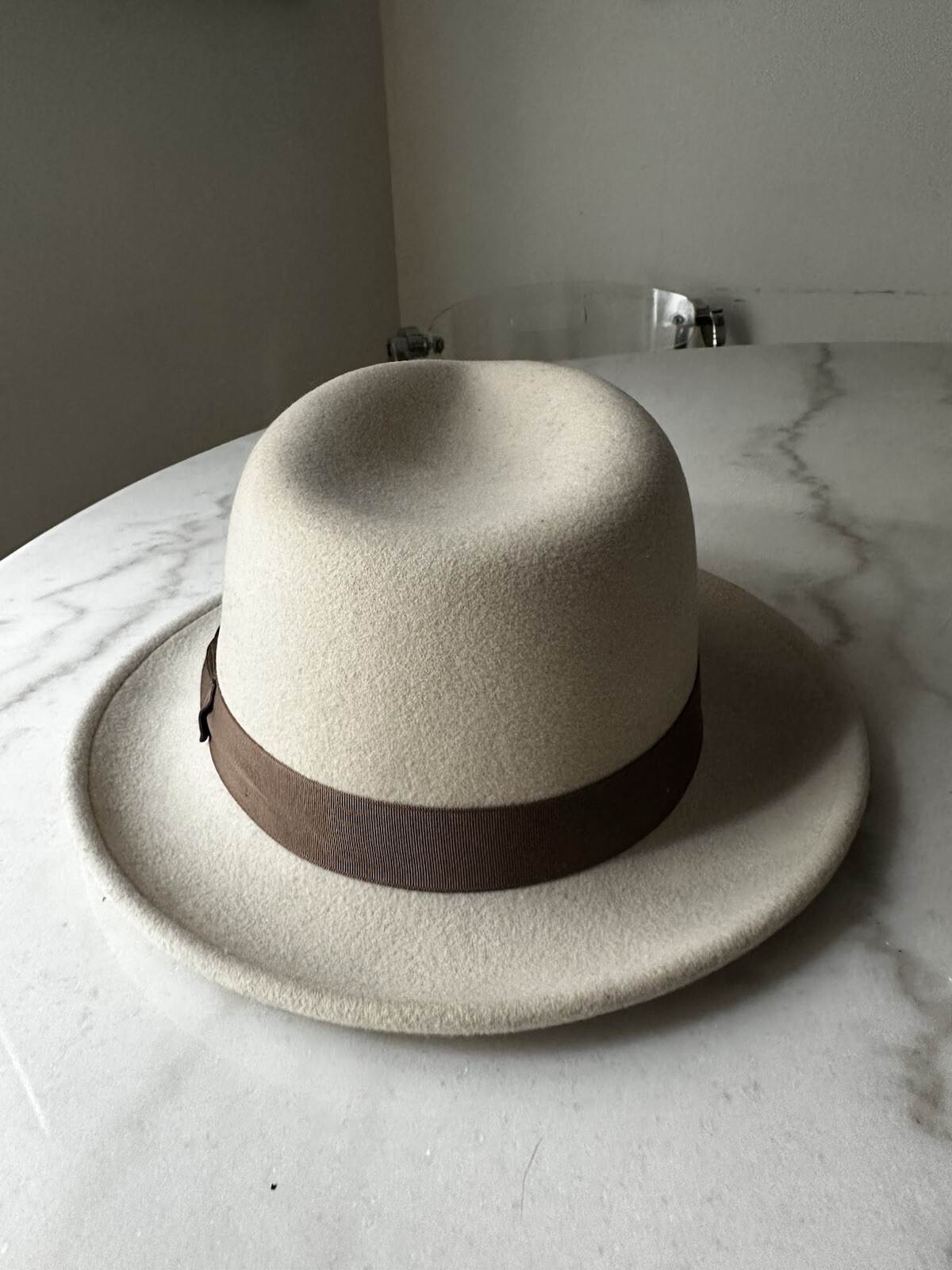 Goorin Bros Medium Fedora "The Doctor" Excellent Condition - Stone Color image 3