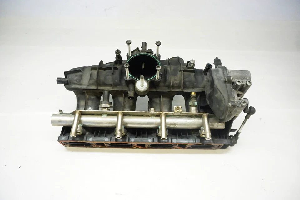 Впускной коллектор двигателя 2006 2007 AUDI A3 2.0T 06F133201P - Изображение 3 из 4