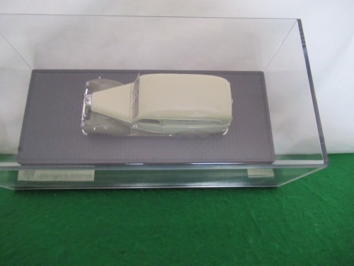 MATRIX 1952 MERCEDES-BENZ 220 LIEFERWAGEN BY AUTENRIETH SCALE 1:43 MX 11302-201 - Picture 6 of 9