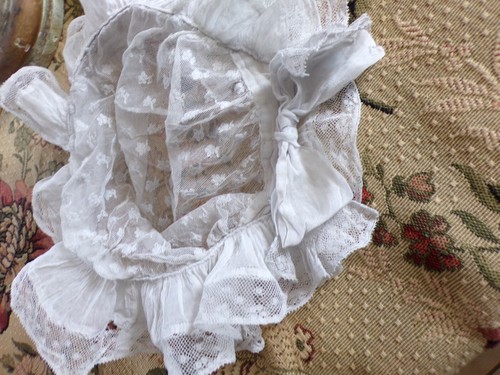 Coiffe Ancienne en Linon et Tulle - Photo 4/7