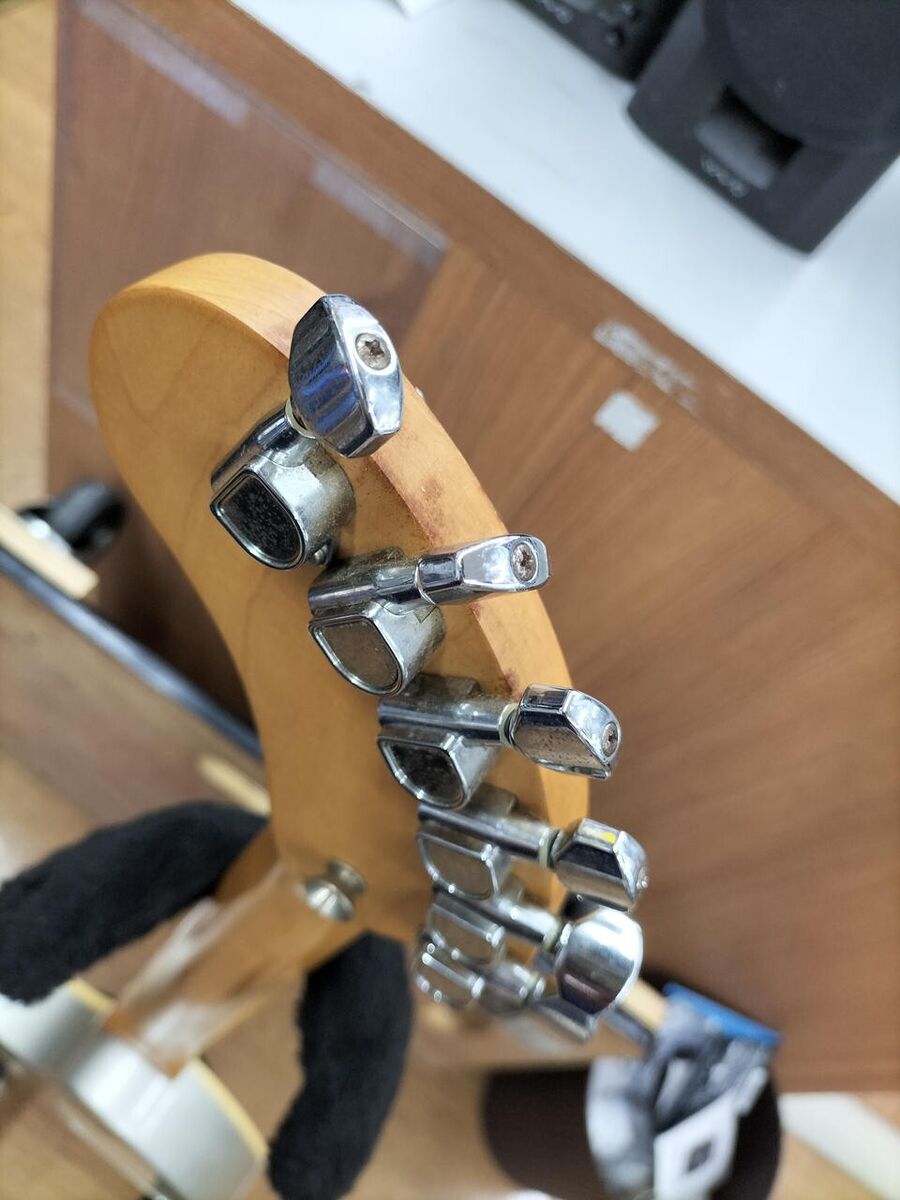 FERNANDES ZO-3 UBB ELETRIC GUITAR Very Rare ULTRAMAN Limited FERNANDES ZO-3 UBB ELETRIC GUITAR Very Rare ULTRAMAN Limited