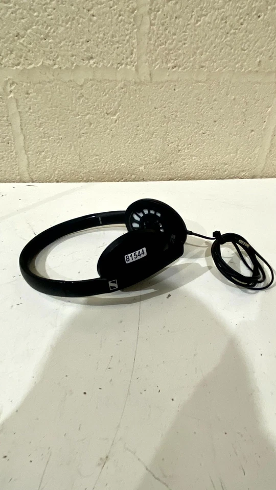 Sennheiser HD 300 Closed Back, Around Ear Headphone, Black, HD 300, photo 2 of 5