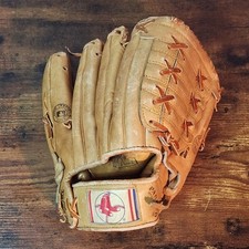 1970 Vintage Baseball Glove Boston Red Sox MLB Made In Japan Cowhide Mitt 16101