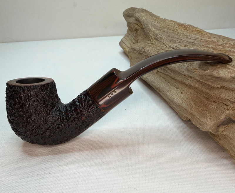 Ferndown Bark bent Billiard Estate Pipe Made in England
