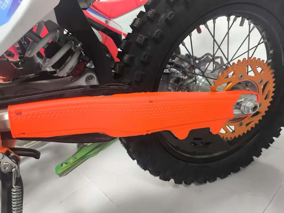 Rear Swingarm Cover Guard For KTM 125-500 XC XCF SX SXF EXC EXCF XCW XCFW 6 Days Foto 2 de 4