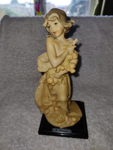 Vintage 1986 Italian Capodimonte G. Armani Girl, Figur Ornament on Sockel - Bild 1 von 5