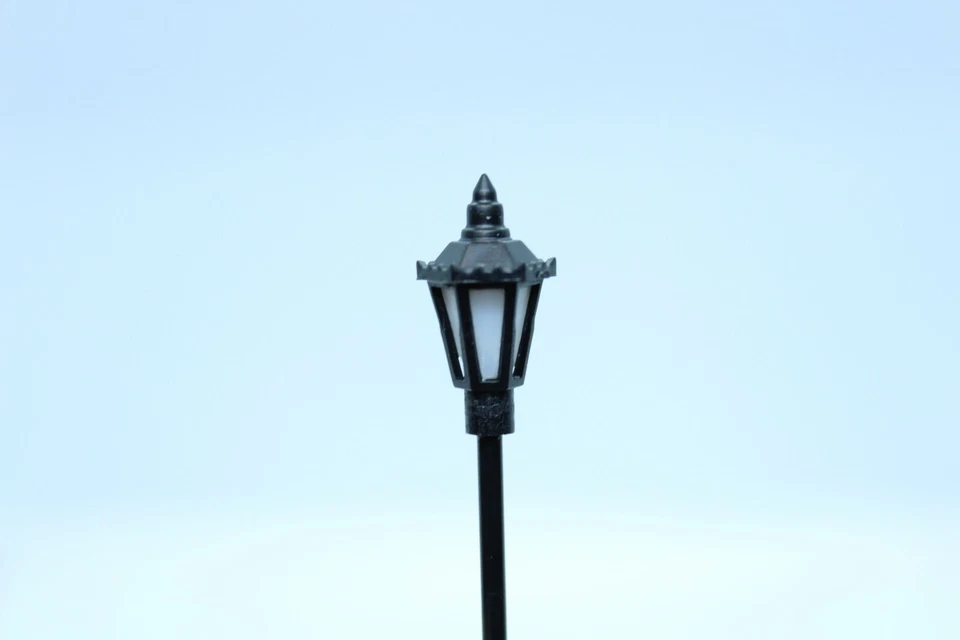 LOT DE 10 LAMPADAIRES A LED HO 1/87 65mm JOUEF LIMA ROCO+10 RESISTANCES 510Ohms - Immagine 4 di 4