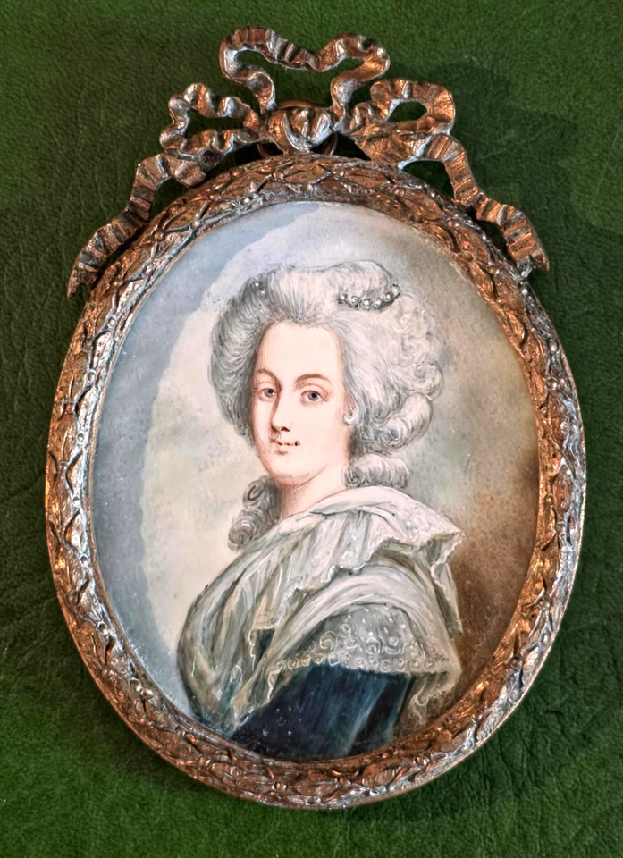 Rare MINIATURE du XVIIeme. Portrait de femme. CADRE en bronze du XIXe. - Photo 1/3