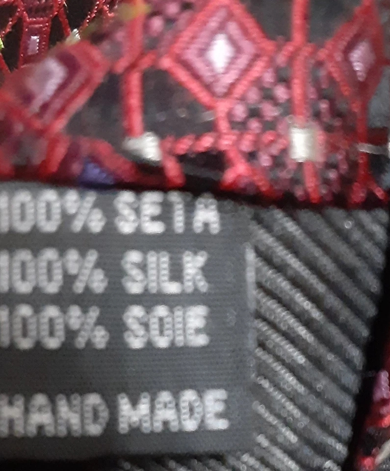 Corbata geométrica roja y negra Bruno Marchesi Foto 4 de 4