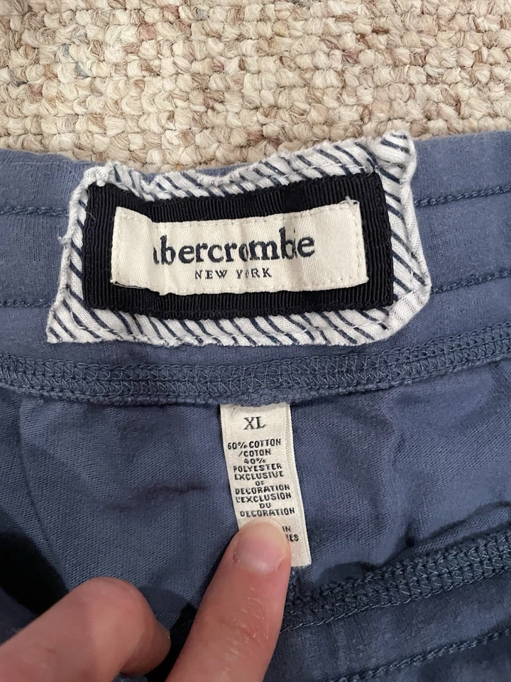 Conjunto de 4 pantalones, pantalones deportivos, pantalones cortos y cinturón Abercrombie & Fitch para niñas XL/00R/14/16 Foto 3 de 4