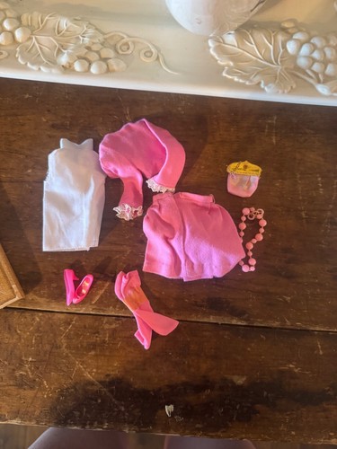 TRAJE DE COLECCIÓN BARBIE FRANCIE #1228 SISSY TRAJES CON CALCETINES ROSAS DIFÍCILES DE ENCONTRAR - Imagen 4 de 4