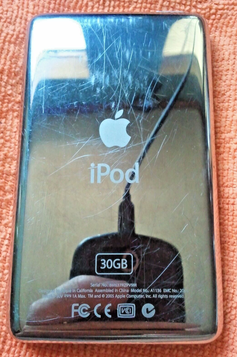 Apple iPod 5th Generation 30GB MP3 Player - Black 607 SONGS