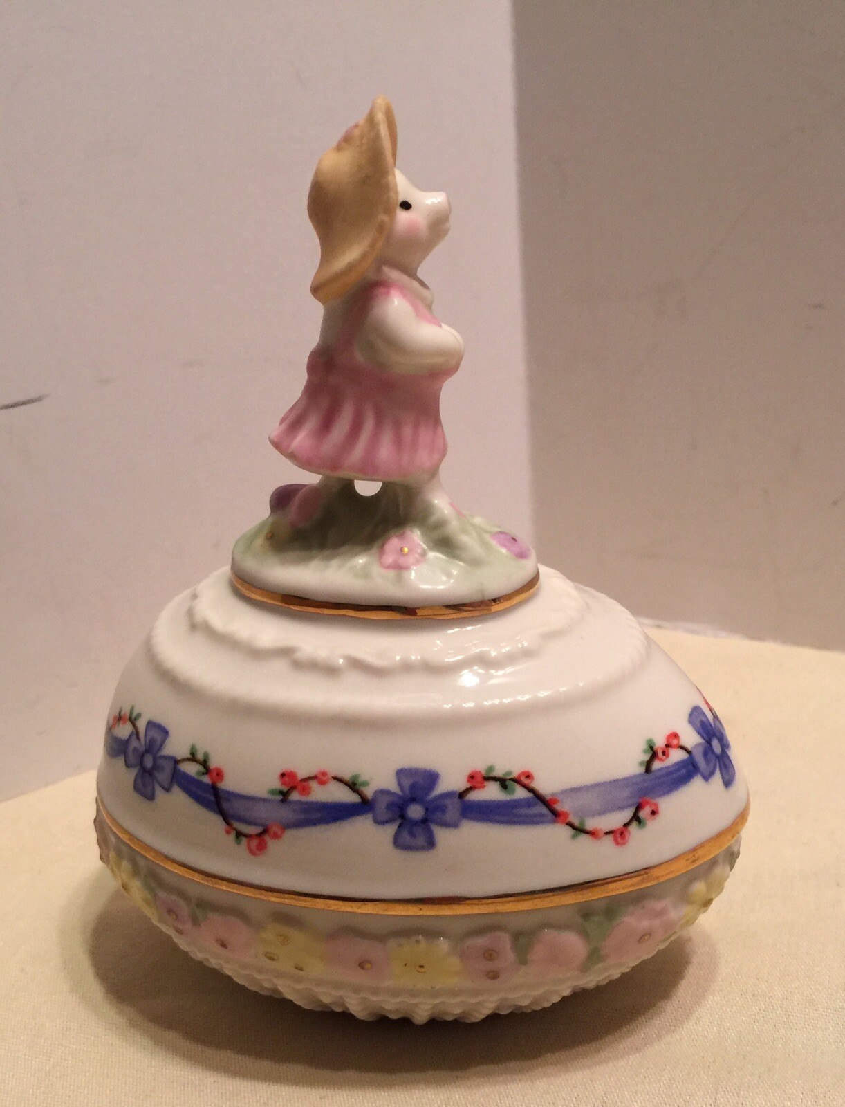 Lenox Porcelain Easter Egg Box 2012 Little Piggy 