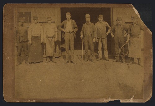 Foto professionale possibilmente NEGOZIO FABBRO 8 uomini capo e operai strumento mandrini - Foto 1 di 2