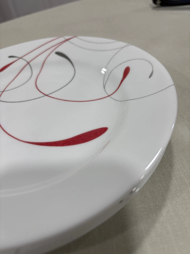 Set of 4 Corelle Vitrelle SPLENDOR WHITE AND RED 10¼” Dinner Plates - Image 4 of 4