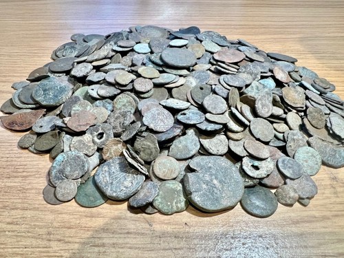 Lot of Roman and byzantine bronze coins. Low grade. One bid (£1), 1 coin - Picture 6 of 9