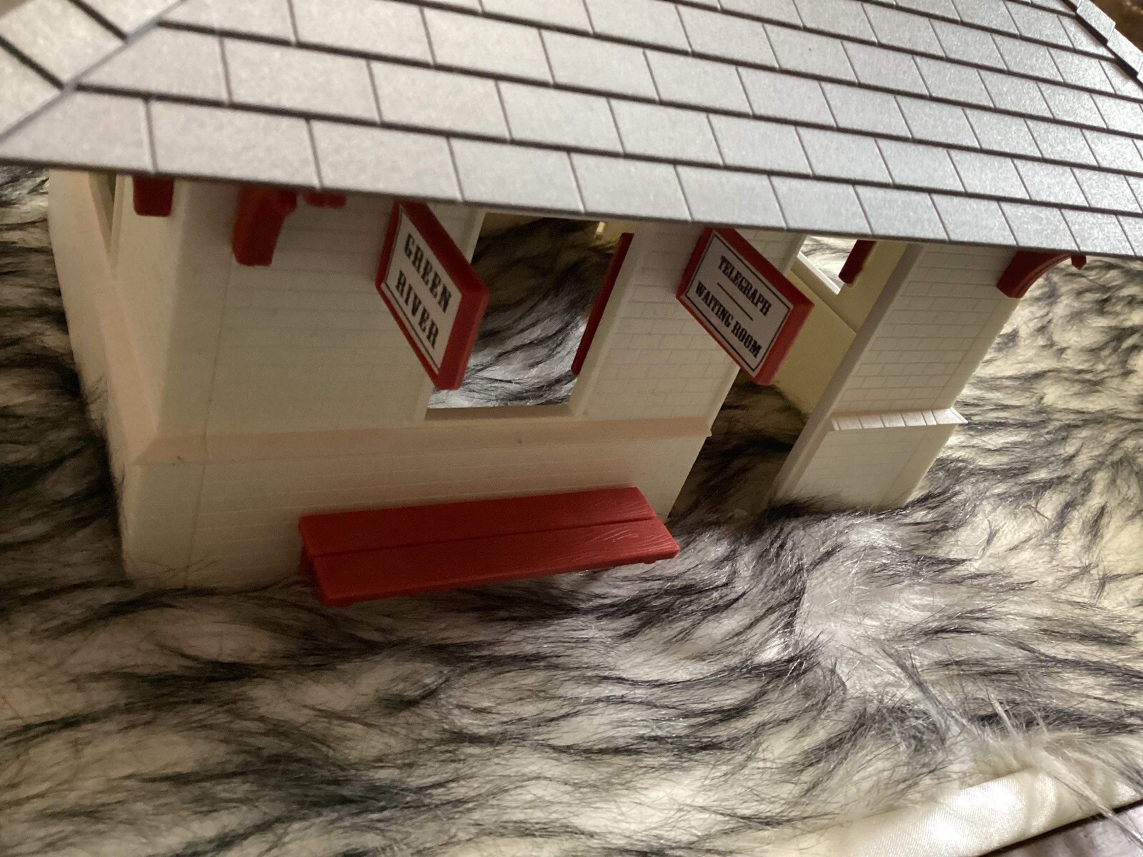 Piko weather proof model buildings large Green river station train garden