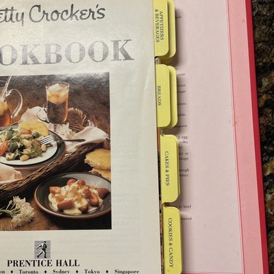 Betty Crocker s 40th Anniversary Edition Cookbook Hardcover 5 Ring Binder EUC