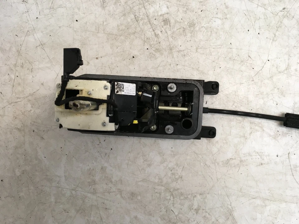 AUDI A3 8V (2013) 7 SPEED S TRONIC GEAR SELECTOR AND LINKAGE 8V - Image 2 of 4