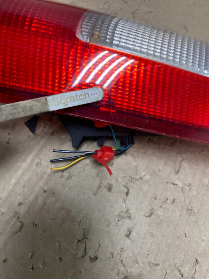 1998-2000 Volvo XC70 V70 Right Passenger RH Side Tail Light Upper Oem U1240 DW - Image 4 of 4