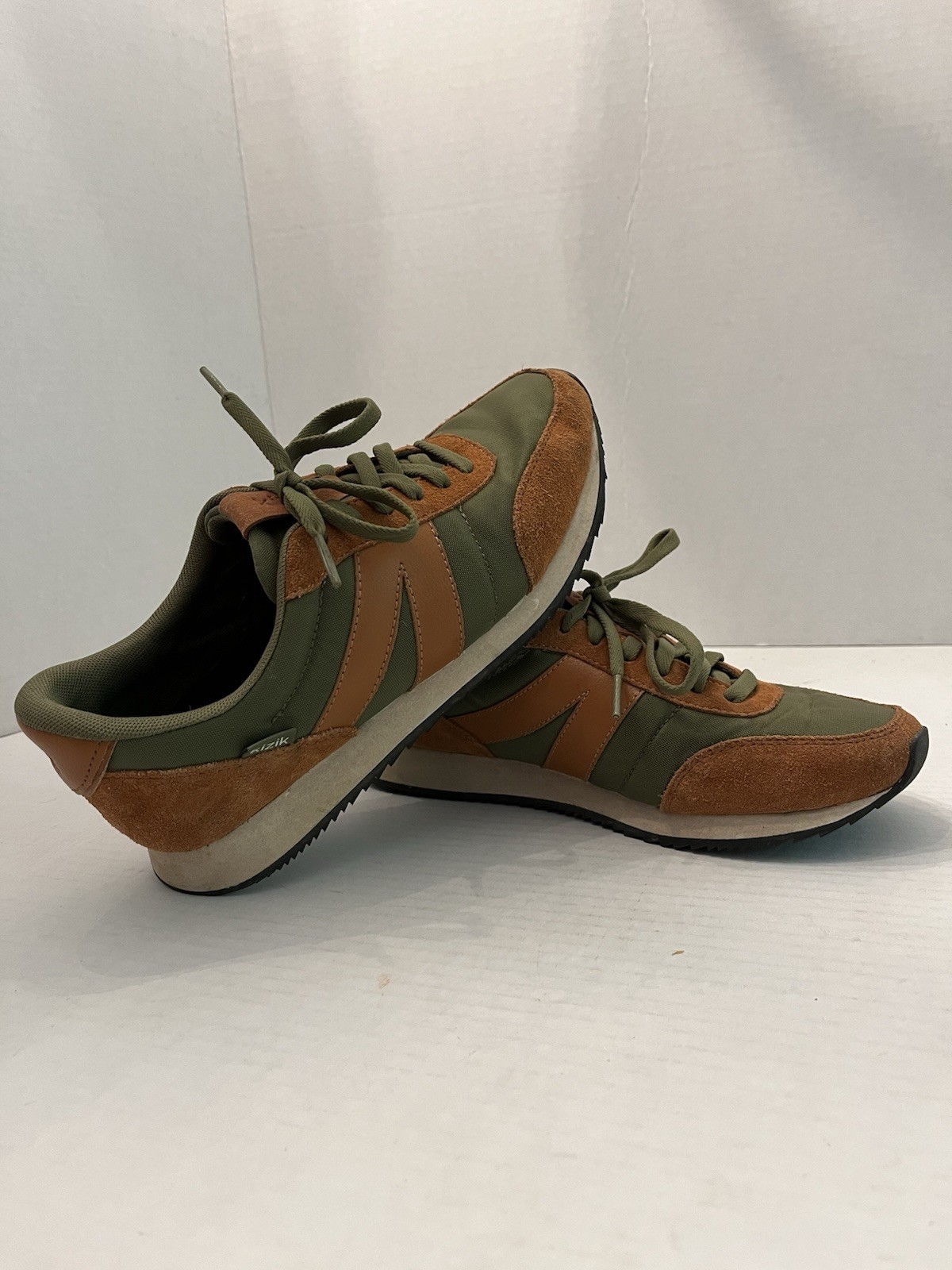 Kizik Womens Size 8 Brown Green Suede Slip-On Athletic Sneakers