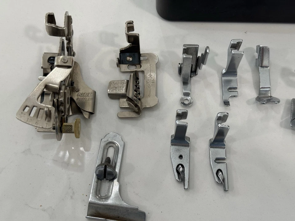 Máquina de coser vintage NECCHI BU 12 piezas, PIES, ACCESORIOS, en CAJA, EN MUY BUENA CONDICIÓN Foto 4 de 4