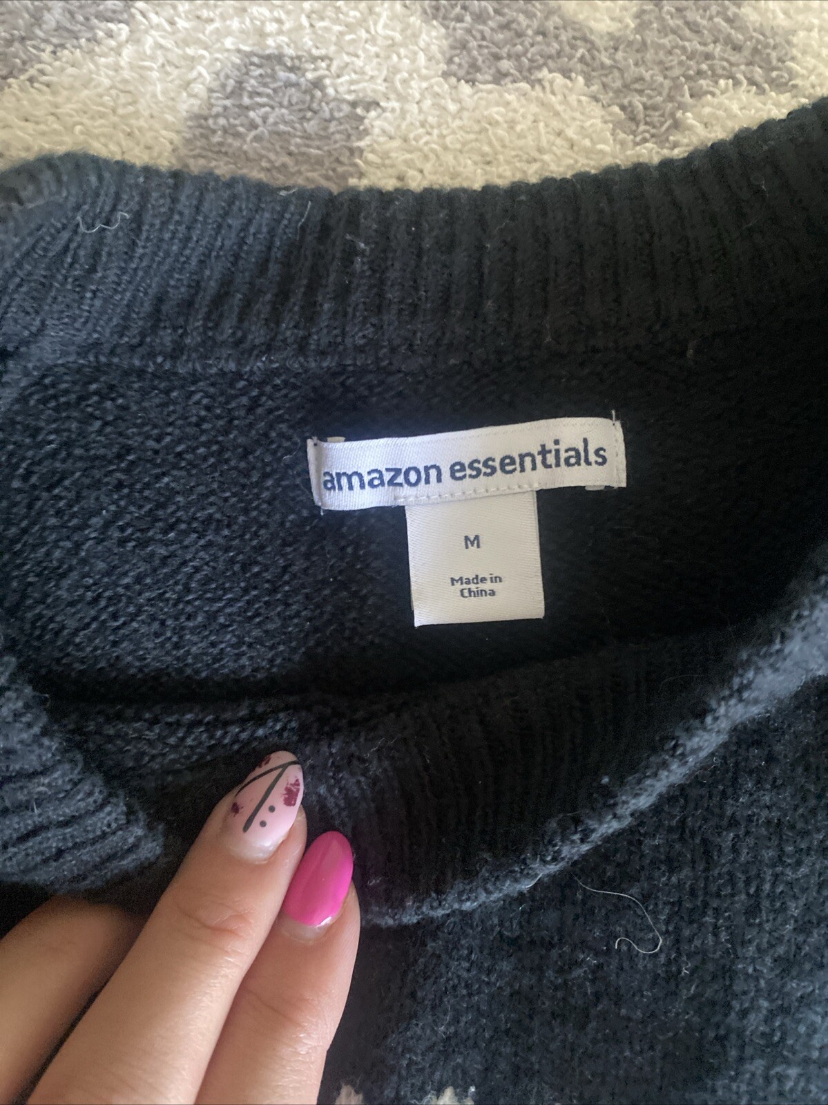 Women’s Amazon Essentials Sweater Medium - image 3