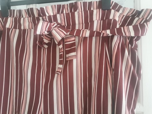 YOURS CLOTHING Pink & Maroon Red Striped Cropped Paperbag Hose - UK 22/24 - Bild 2 von 7