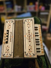 HOHNER STUDENT ACCORDIAN