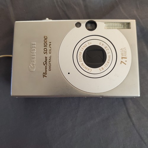 Canon PowerShot SD1000 Digital Elph Silver 7.1 MP 2.5" Color LCD Camera